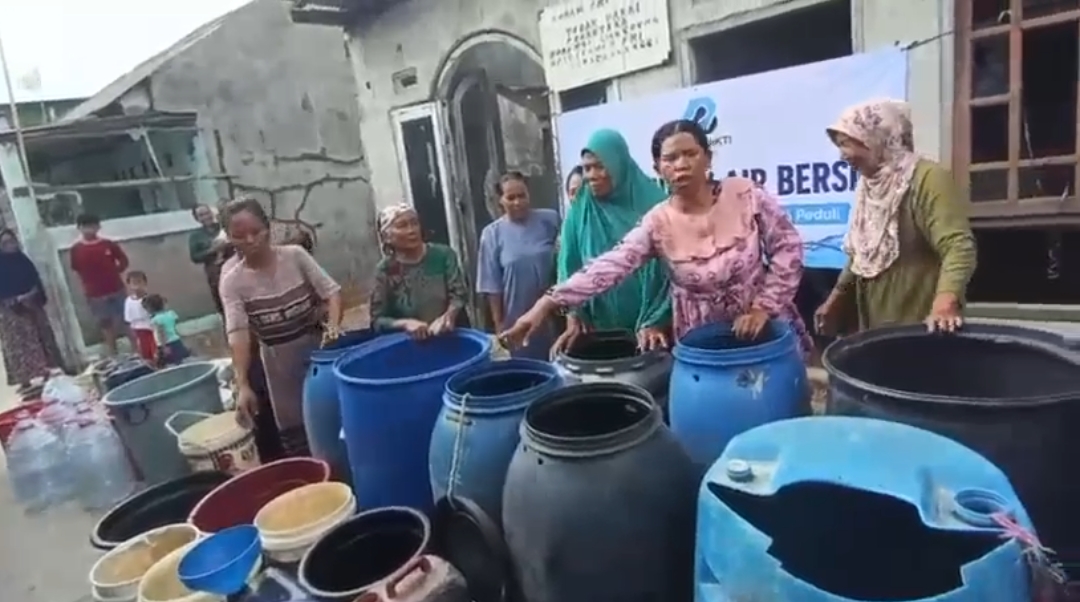Krisis Air Bersih di Tarumajaya Bekasi, Warga Sempat Pakai Air Kubangan Sawah, Sebelum Ada Bantuan 8000 Liter Air